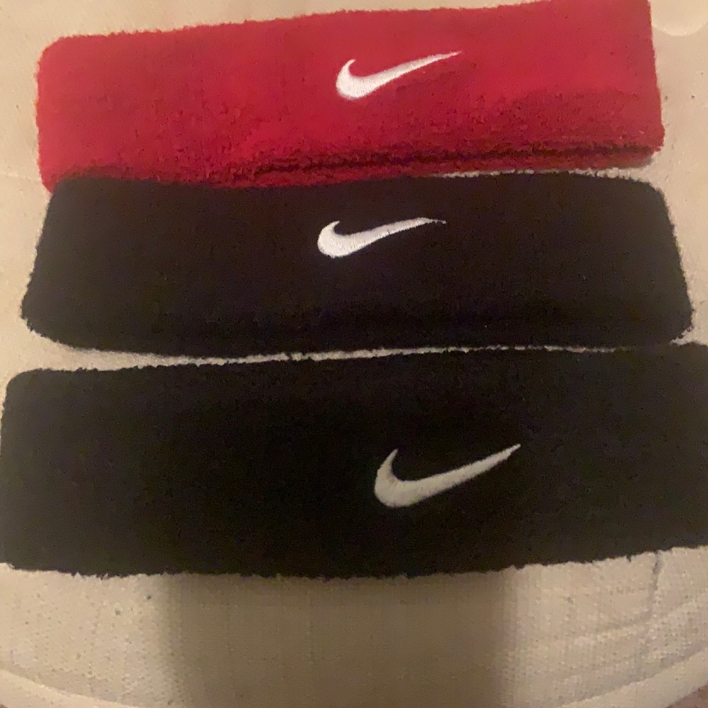 ❌SOLD❌ 5 for 3 Nike headband adult UNISEX